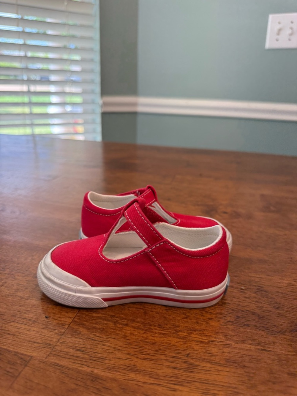 FootMates Drew Red Canvas T-Strap Mary Jane Sneakers 5 EUC - Picture 3 of 11
